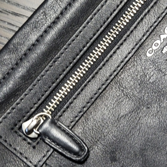 Coach black smooth leather wristlet/ clutch authentic - Picture 11 of 12